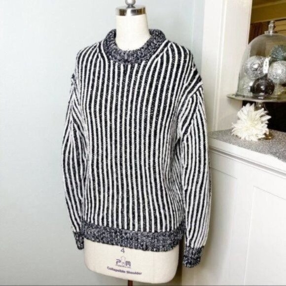 Elizabeth and James Black Striped Chunky Knit Crewneck Sweater Small - Picture 5 of 11